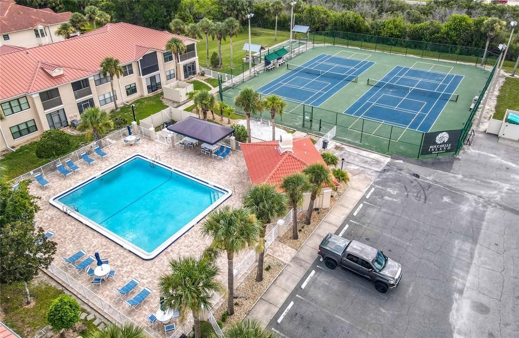 For Sale: $239,000 (1 beds, 1 baths, 820 Square Feet)