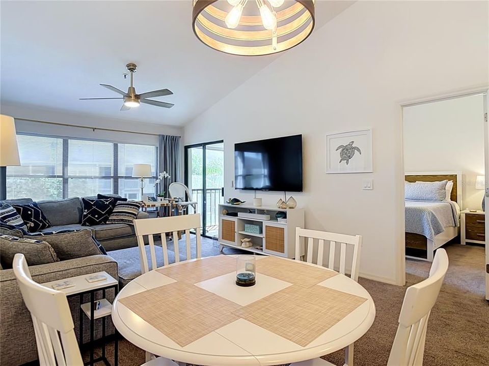 For Sale: $239,000 (1 beds, 1 baths, 820 Square Feet)