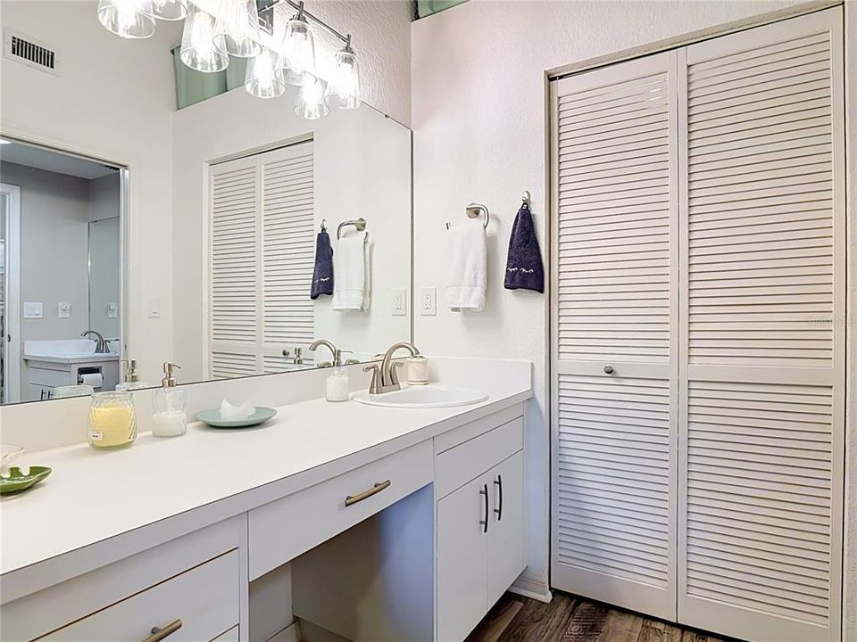 For Sale: $239,000 (1 beds, 1 baths, 820 Square Feet)