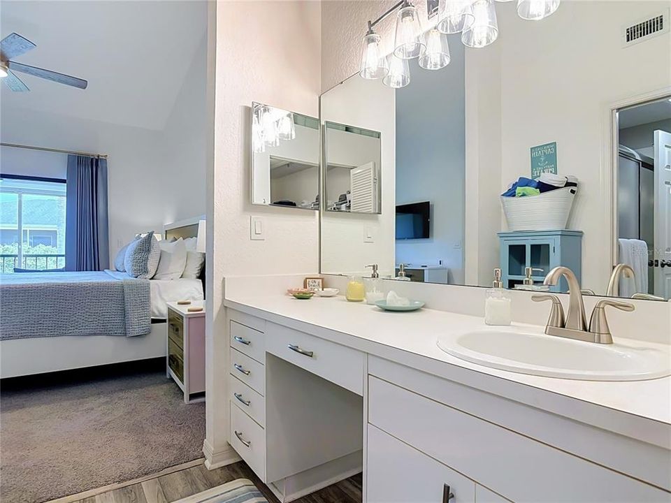 For Sale: $239,000 (1 beds, 1 baths, 820 Square Feet)