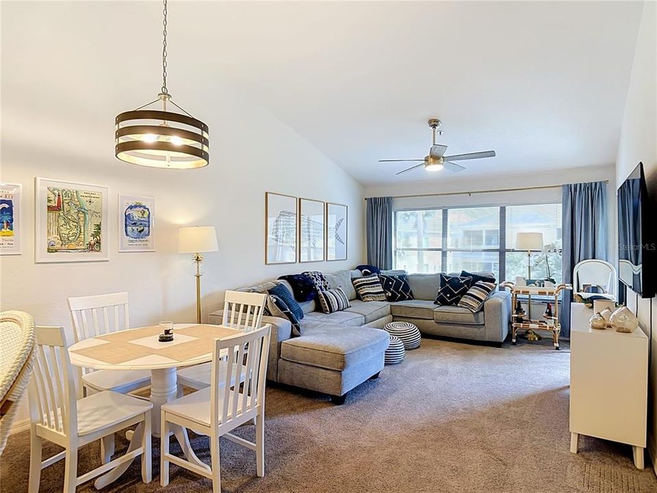 For Sale: $239,000 (1 beds, 1 baths, 820 Square Feet)