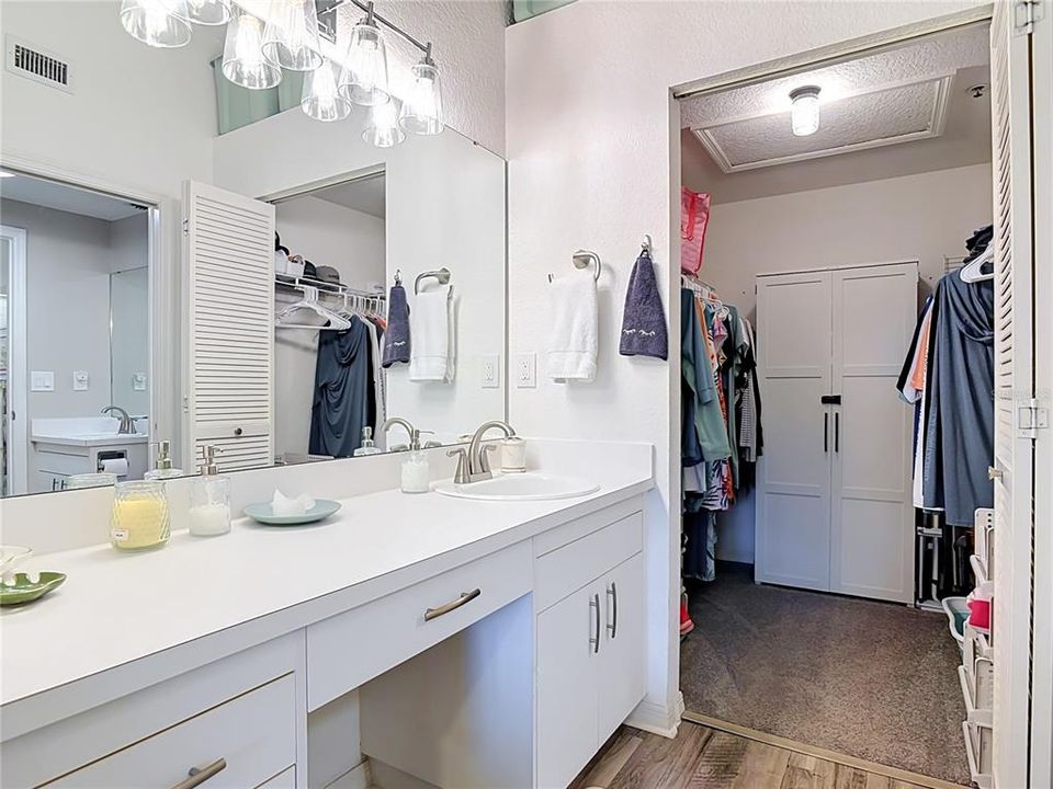 For Sale: $239,000 (1 beds, 1 baths, 820 Square Feet)