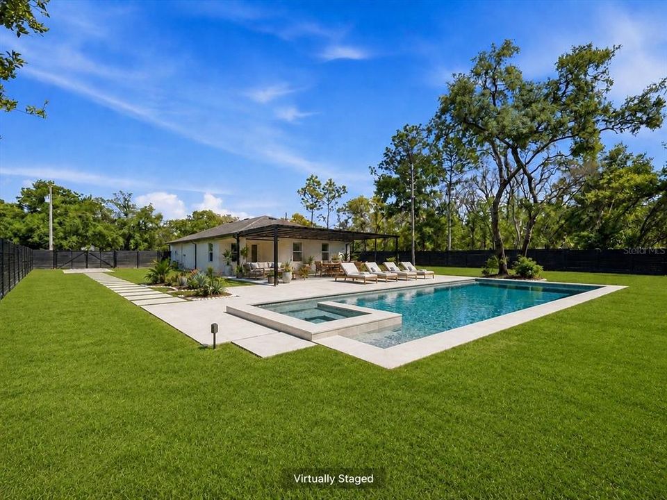En Venta: $499,999 (4 camas, 3 baños, 2088 Pies cuadrados)