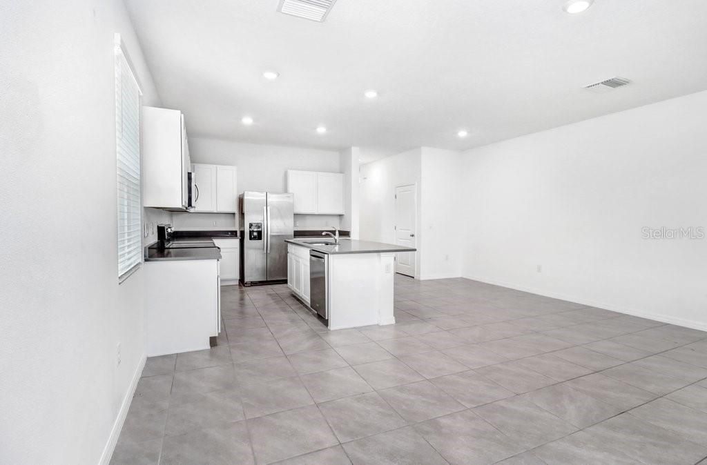 For Sale: $310,000 (3 beds, 2 baths, 1802 Square Feet)