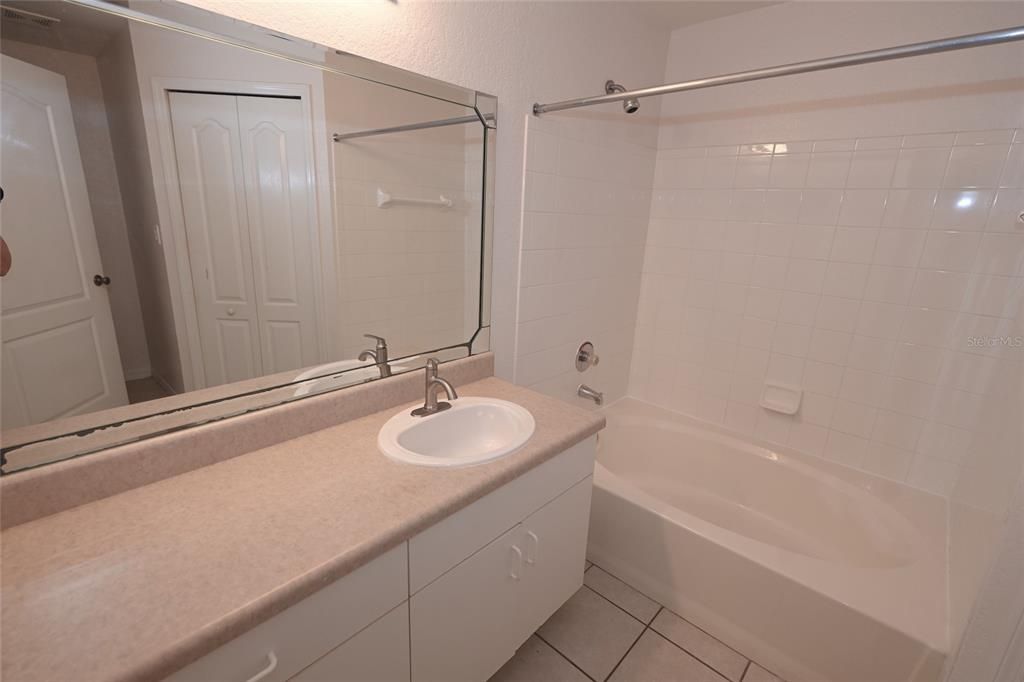 В аренду: $2,300 (2 спален, 2 ванн, 1209 Квадратных фут)
