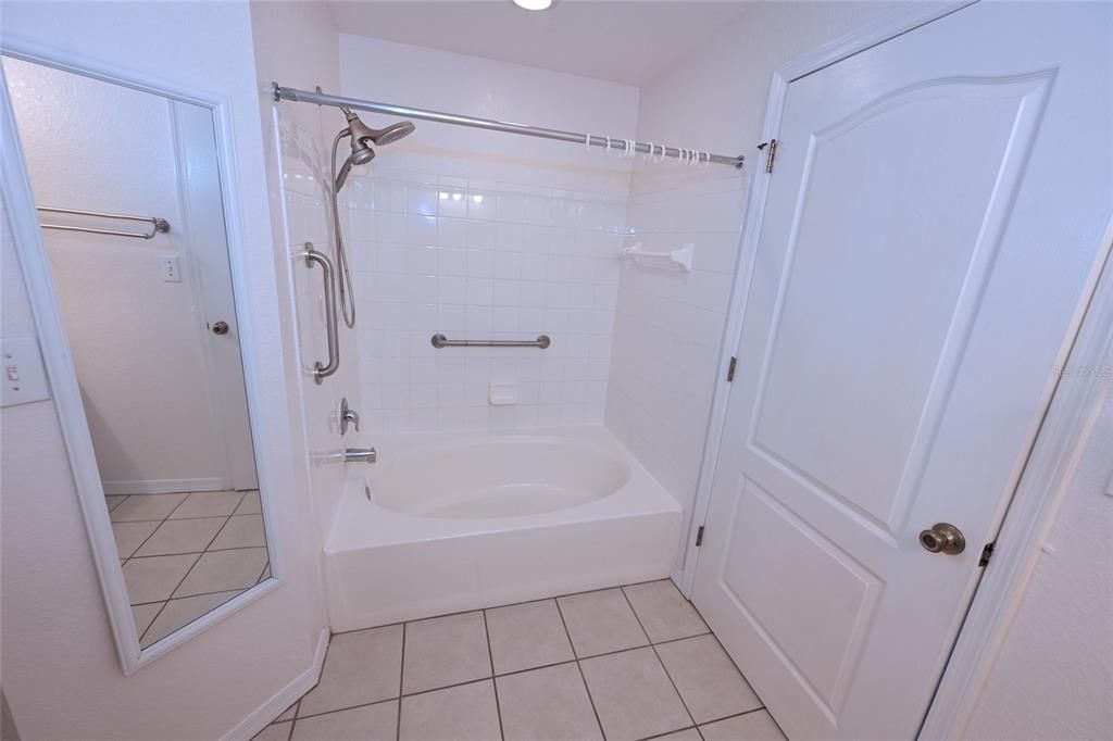 В аренду: $2,300 (2 спален, 2 ванн, 1209 Квадратных фут)