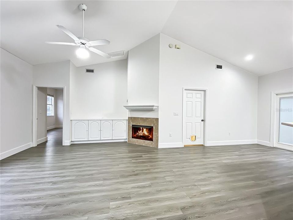 For Sale: $325,000 (3 beds, 2 baths, 1195 Square Feet)