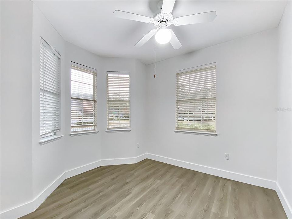 For Sale: $325,000 (3 beds, 2 baths, 1195 Square Feet)
