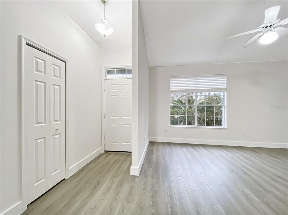 For Sale: $325,000 (3 beds, 2 baths, 1195 Square Feet)
