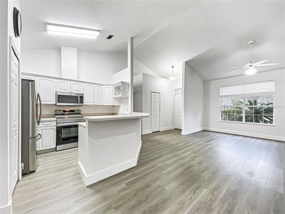 For Sale: $325,000 (3 beds, 2 baths, 1195 Square Feet)