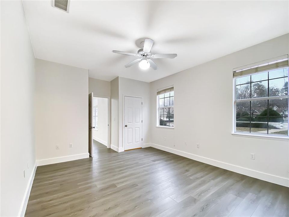 For Sale: $325,000 (3 beds, 2 baths, 1195 Square Feet)