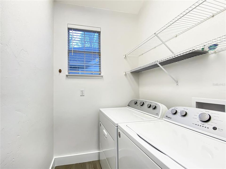 For Sale: $325,000 (3 beds, 2 baths, 1195 Square Feet)