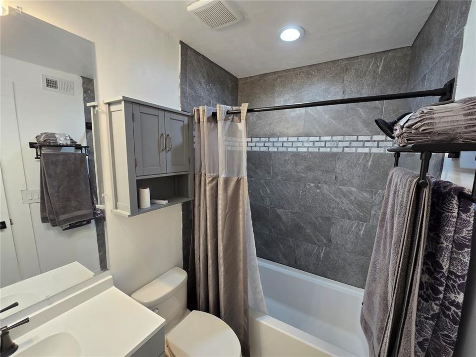 For Rent: $1,900 (3 beds, 2 baths, 1020 Square Feet)