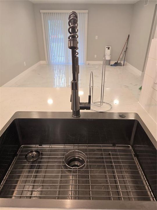 For Rent: $1,900 (3 beds, 2 baths, 1020 Square Feet)