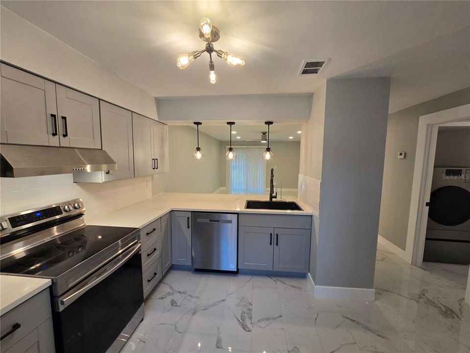 For Rent: $1,900 (3 beds, 2 baths, 1020 Square Feet)