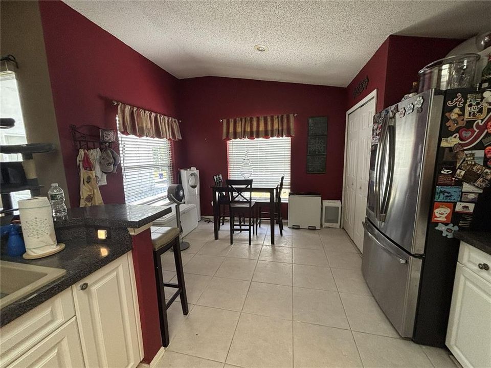Activo con contrato: $425,000 (4 camas, 2 baños, 1854 Pies cuadrados)