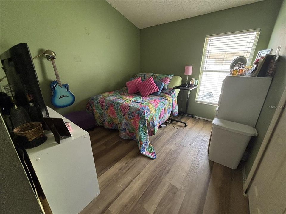 Activo con contrato: $425,000 (4 camas, 2 baños, 1854 Pies cuadrados)