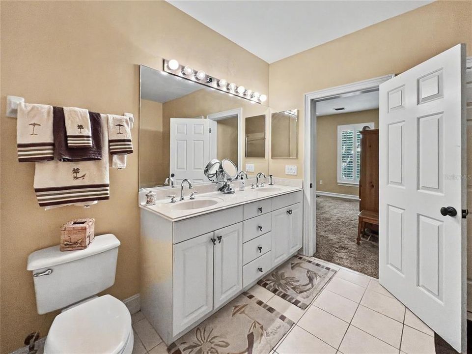 For Sale: $949,000 (4 beds, 3 baths, 2816 Square Feet)