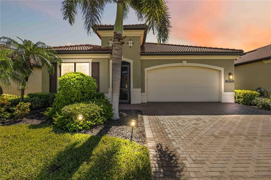 For Sale: $885,000 (3 beds, 3 baths, 2386 Square Feet)