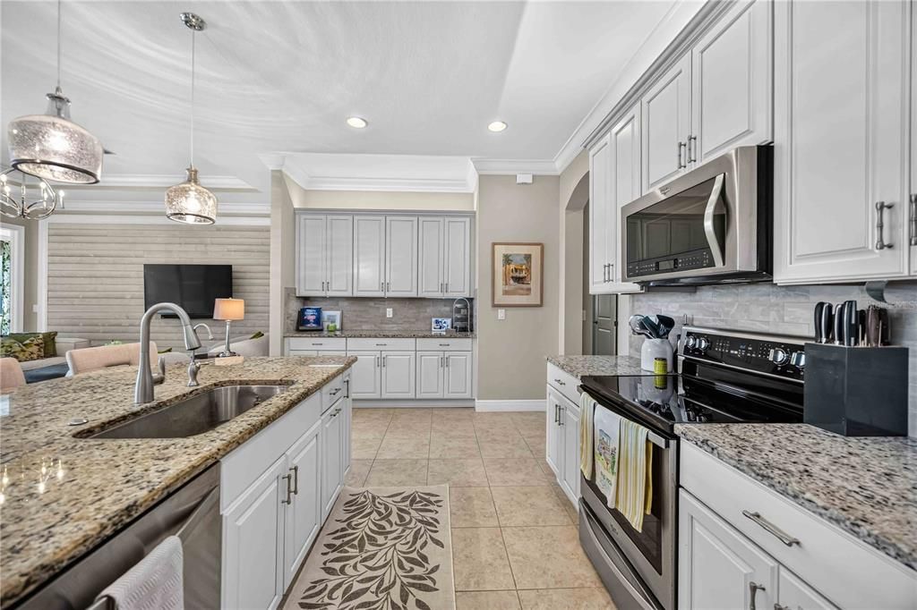 For Sale: $885,000 (3 beds, 3 baths, 2386 Square Feet)