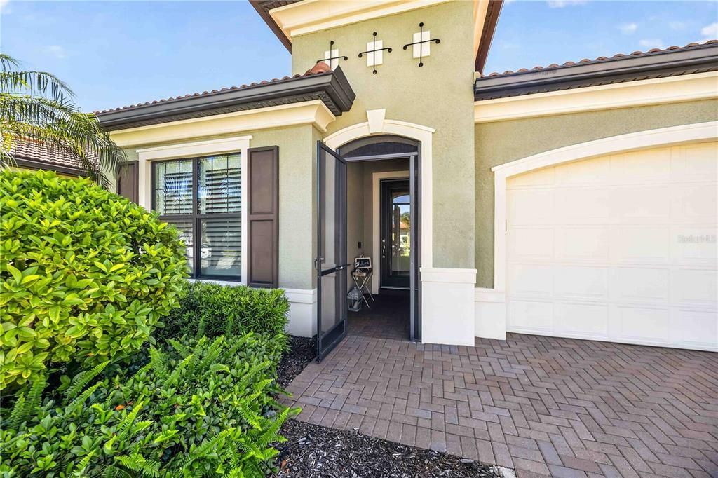 For Sale: $885,000 (3 beds, 3 baths, 2386 Square Feet)