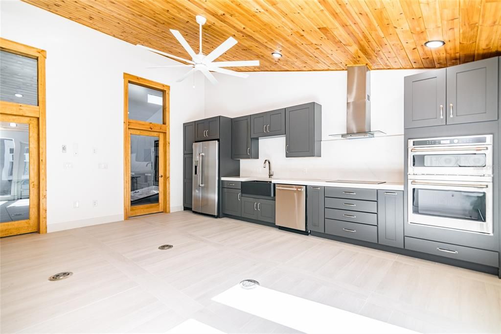 На продажу: $699,900 (0 спален, 1 ванн, 2020 Квадратных фут)