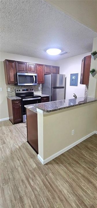 For Rent: $1,400 (1 beds, 1 baths, 674 Square Feet)