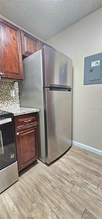 For Rent: $1,400 (1 beds, 1 baths, 674 Square Feet)