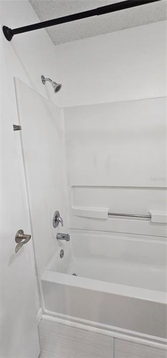 For Rent: $1,400 (1 beds, 1 baths, 674 Square Feet)
