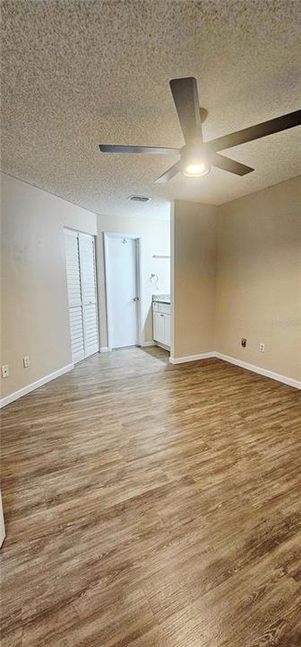 For Rent: $1,400 (1 beds, 1 baths, 674 Square Feet)