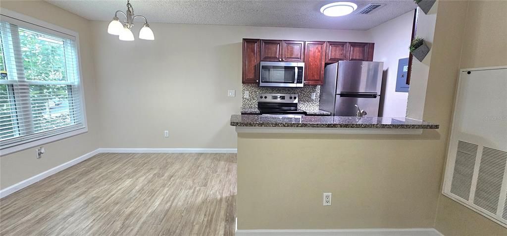 For Rent: $1,400 (1 beds, 1 baths, 674 Square Feet)
