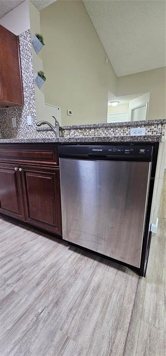 For Rent: $1,400 (1 beds, 1 baths, 674 Square Feet)