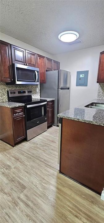 For Rent: $1,400 (1 beds, 1 baths, 674 Square Feet)