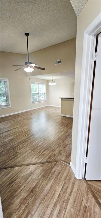 For Rent: $1,400 (1 beds, 1 baths, 674 Square Feet)