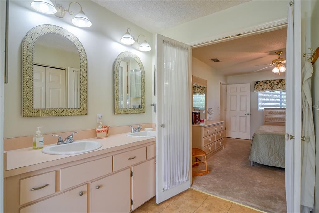 For Sale: $224,900 (2 beds, 2 baths, 1314 Square Feet)