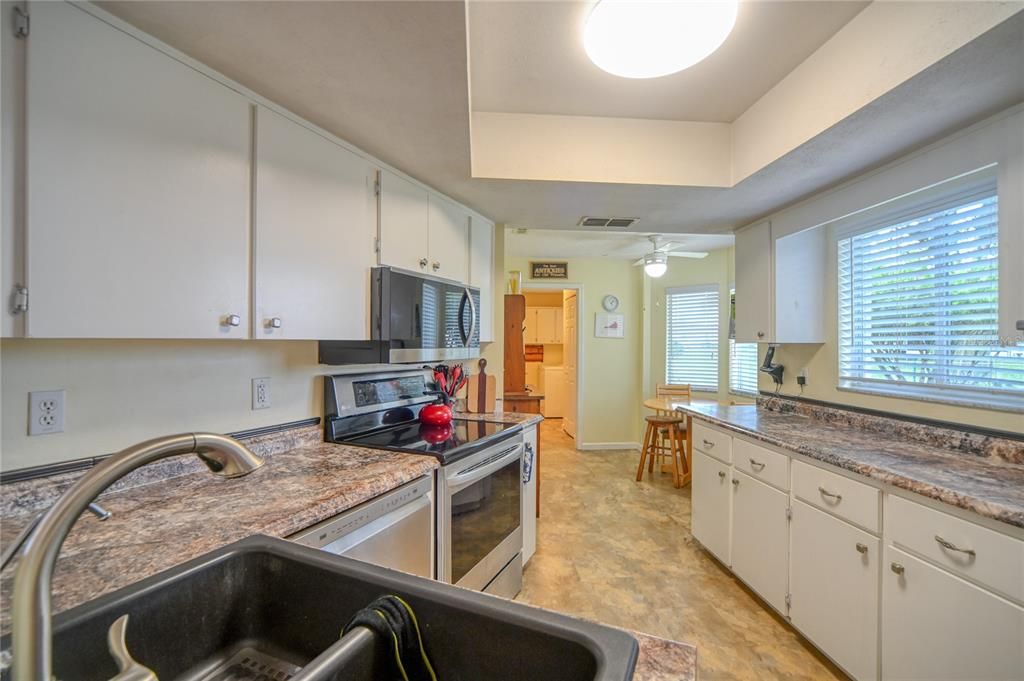 For Sale: $224,900 (2 beds, 2 baths, 1314 Square Feet)