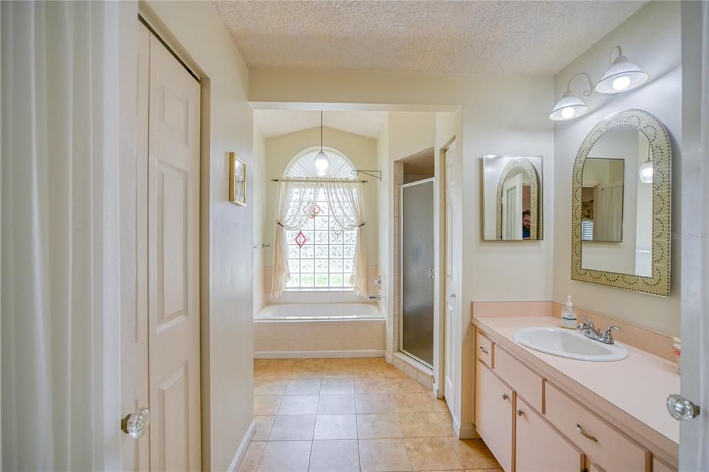 For Sale: $224,900 (2 beds, 2 baths, 1314 Square Feet)