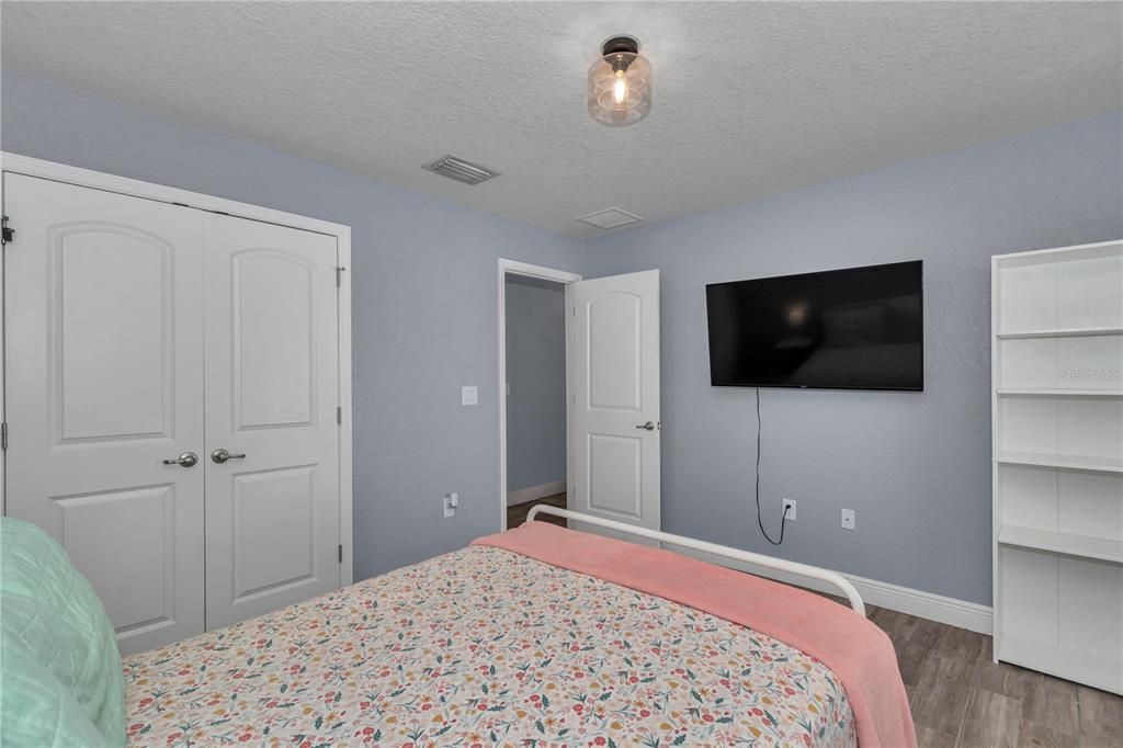 For Sale: $392,500 (4 beds, 2 baths, 2374 Square Feet)