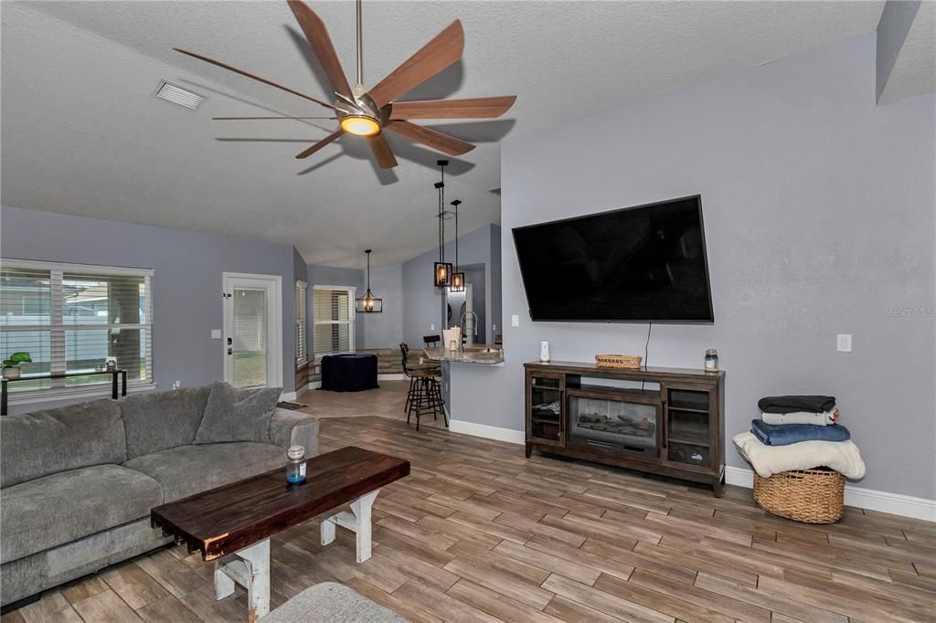 For Sale: $392,500 (4 beds, 2 baths, 2374 Square Feet)