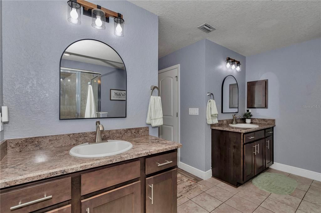 For Sale: $392,500 (4 beds, 2 baths, 2374 Square Feet)