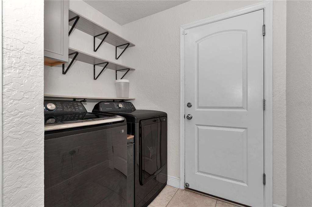 For Sale: $392,500 (4 beds, 2 baths, 2374 Square Feet)