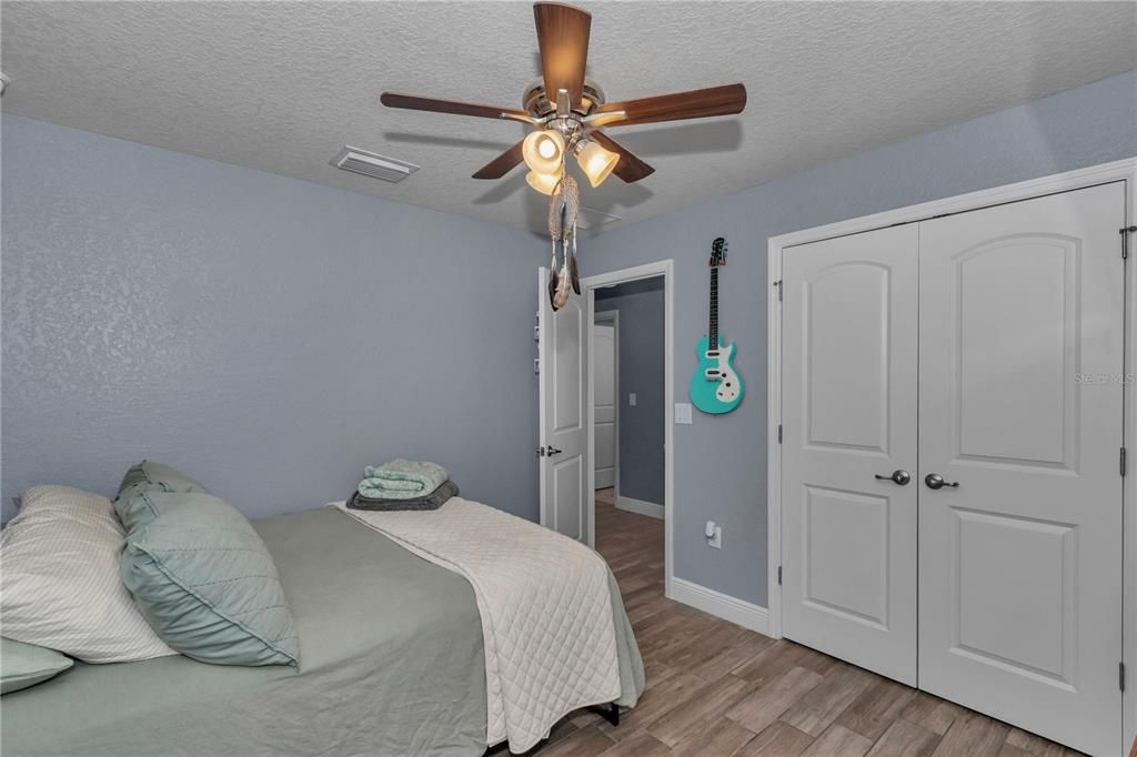 For Sale: $392,500 (4 beds, 2 baths, 2374 Square Feet)
