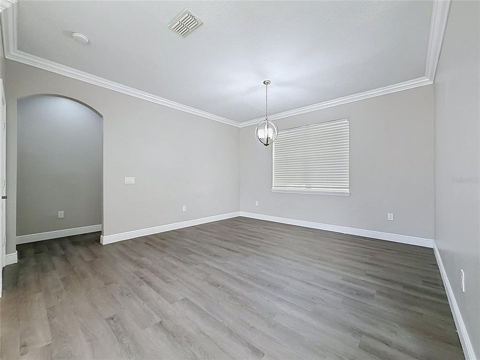 For Sale: $450,000 (5 beds, 2 baths, 2800 Square Feet)