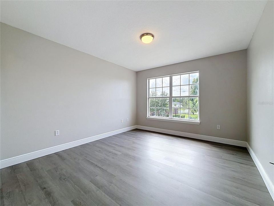 For Sale: $450,000 (5 beds, 2 baths, 2800 Square Feet)
