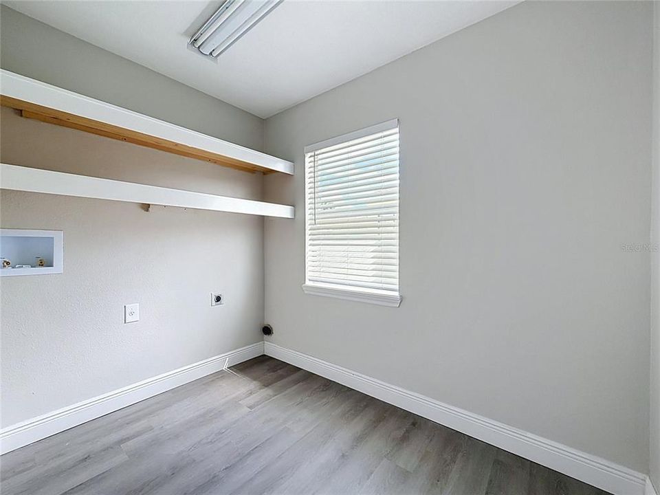 For Sale: $450,000 (5 beds, 2 baths, 2800 Square Feet)