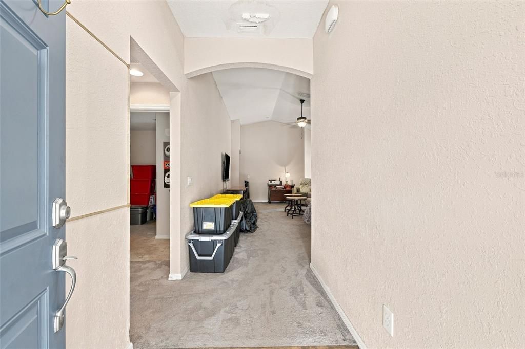 На продажу: $335,000 (4 спален, 2 ванн, 1768 Квадратных фут)