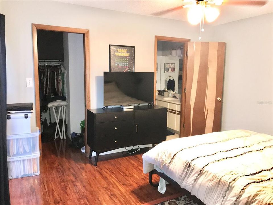 For Rent: $1,800 (2 beds, 2 baths, 1380 Square Feet)