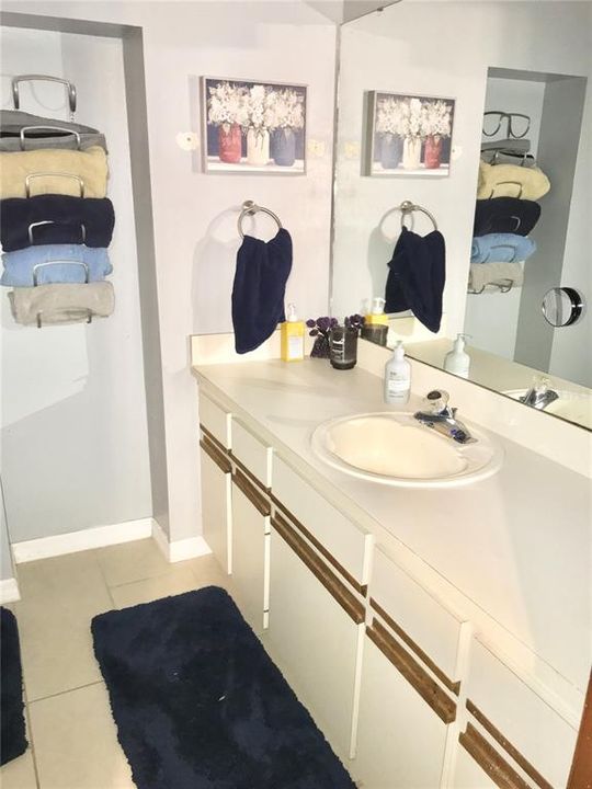 For Rent: $1,800 (2 beds, 2 baths, 1380 Square Feet)