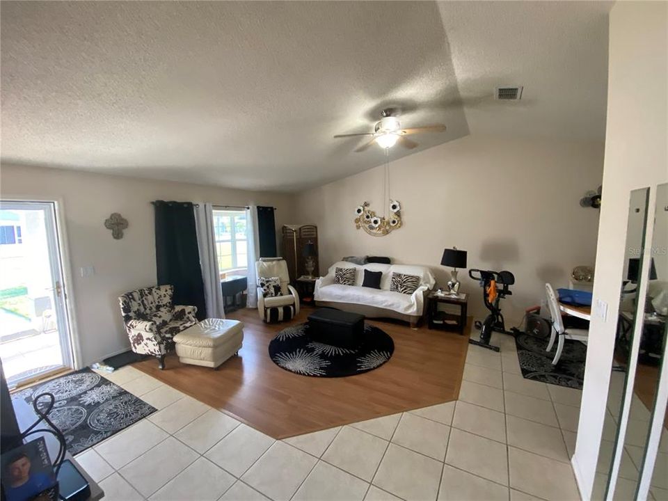 For Sale: $249,900 (2 beds, 2 baths, 1249 Square Feet)