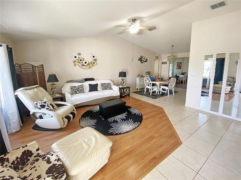 For Sale: $249,900 (2 beds, 2 baths, 1249 Square Feet)